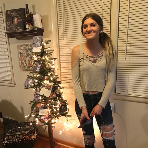 Meet your Posher, Mercedes - Picture 1 of 2